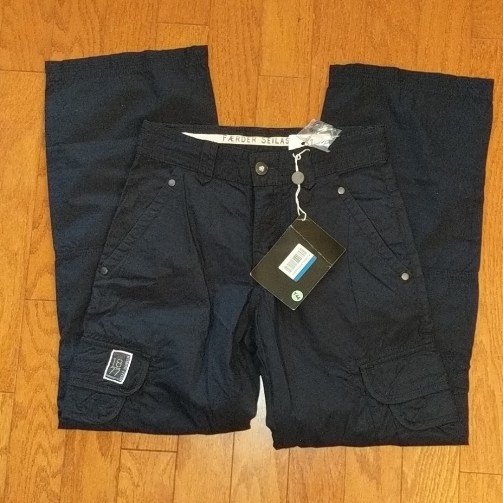Helly Hansen NWT navy cargo pants 28x32
